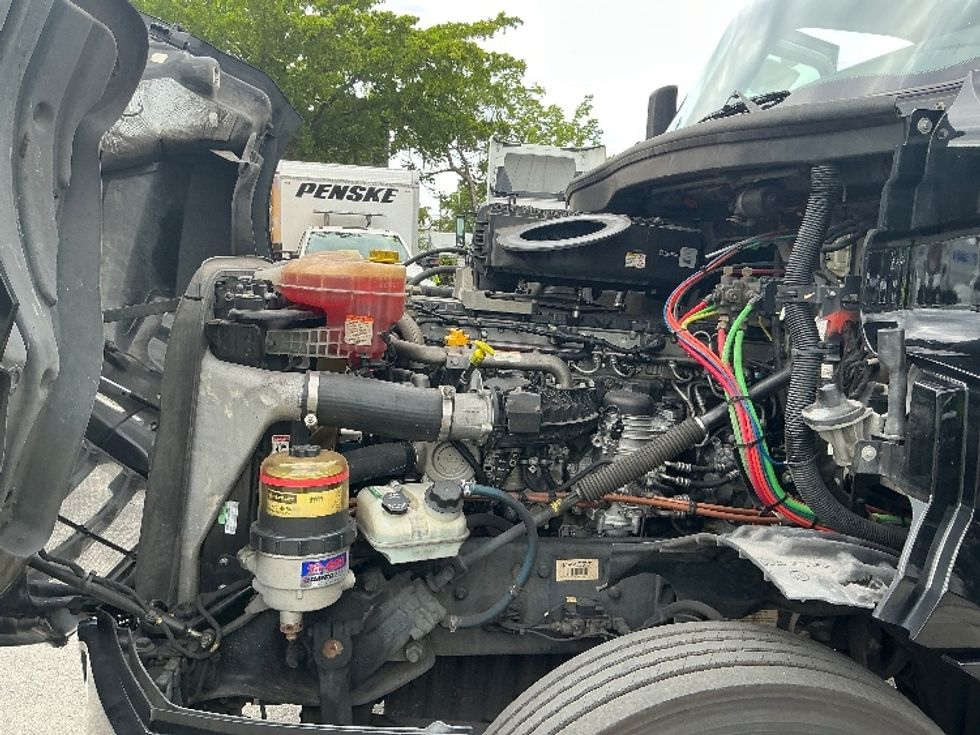 Day Cab Tractor-Heavy Duty Tractors-Freightliner-2019-T12642ST-Medley-FL-267,430\n\t\tmiles-$ 46,250 - Image 16
