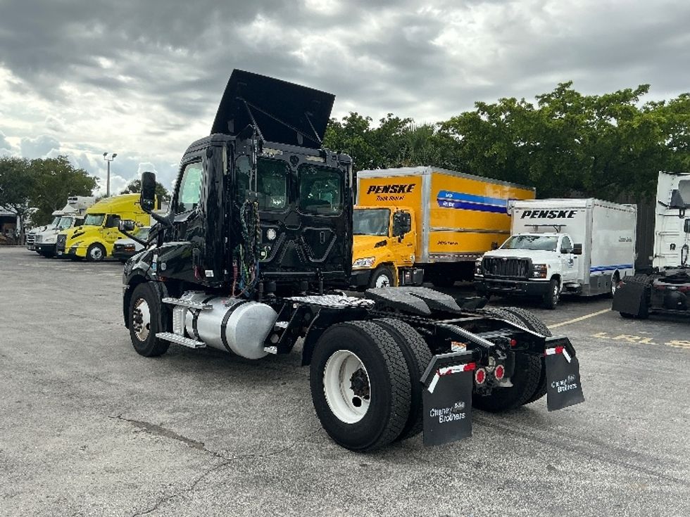 Day Cab Tractor-Heavy Duty Tractors-Freightliner-2019-T12642ST-Medley-FL-267,430\n\t\tmiles-$ 46,250 - Image 5