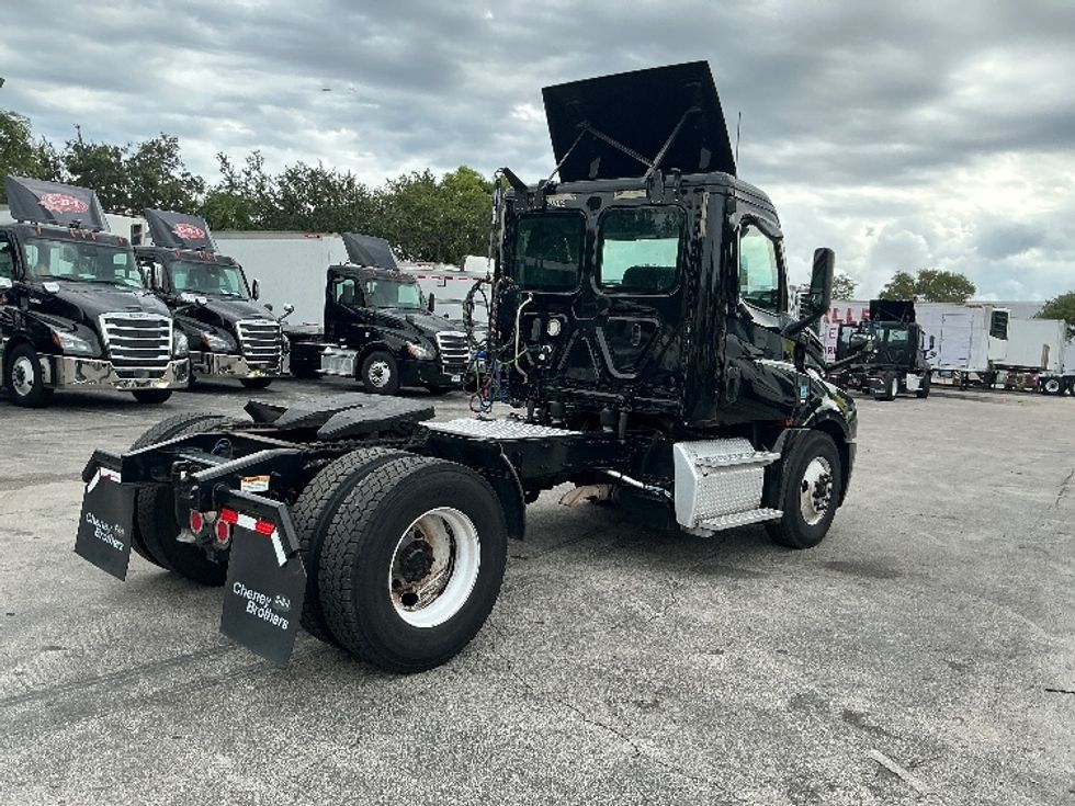 Day Cab Tractor-Heavy Duty Tractors-Freightliner-2019-T12642ST-Medley-FL-267,430\n\t\tmiles-$ 46,250 - Image 7