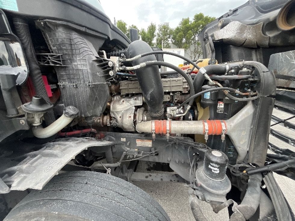 Day Cab Tractor-Heavy Duty Tractors-Freightliner-2019-T12642ST-Medley-FL-271,445\n\t\tmiles-$ 43,000 - Image 15