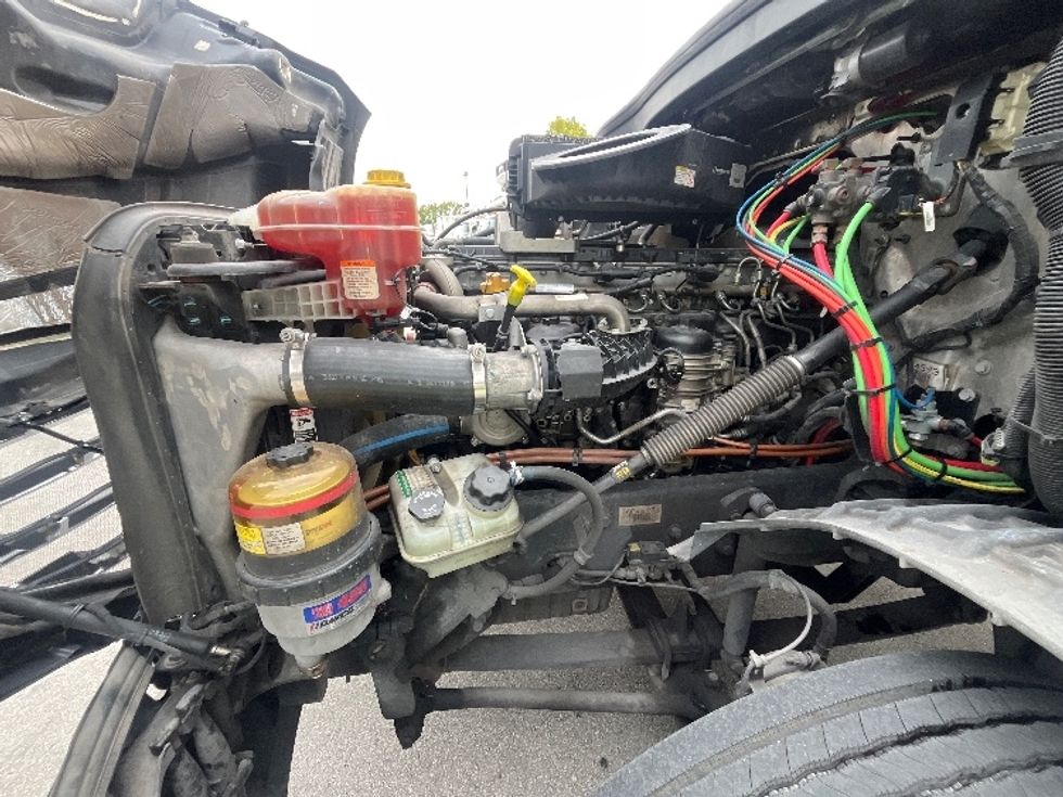 Day Cab Tractor-Heavy Duty Tractors-Freightliner-2019-T12642ST-Medley-FL-271,445\n\t\tmiles-$ 43,000 - Image 16