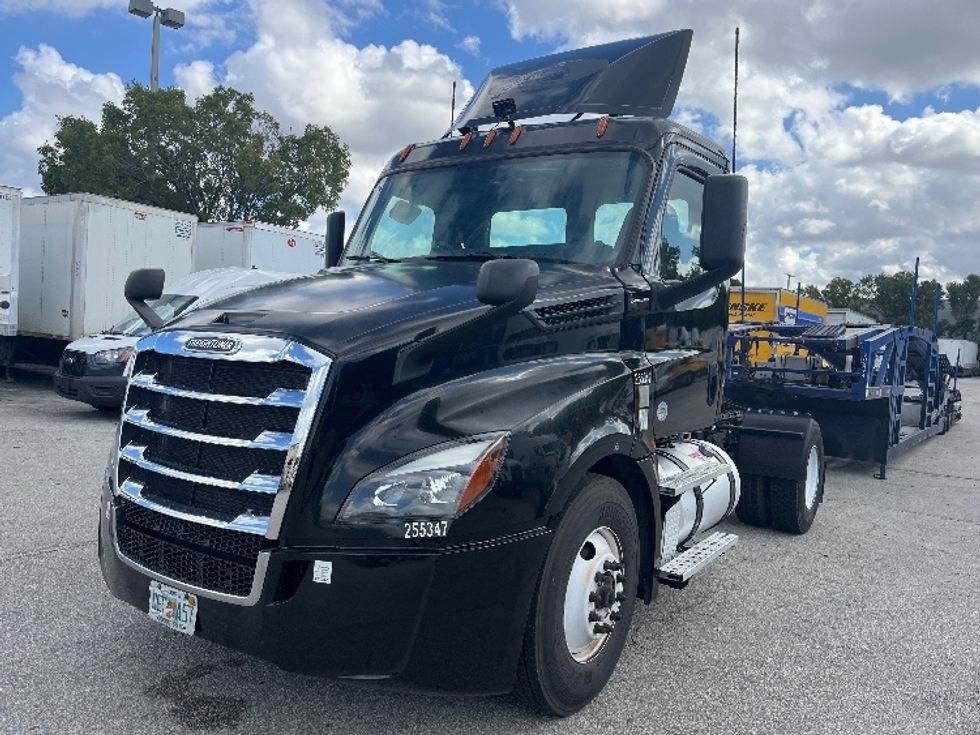 Day Cab Tractor-Heavy Duty Tractors-Freightliner-2019-T12642ST-Medley-FL-271,445\n\t\tmiles-$ 43,000 - Image 3