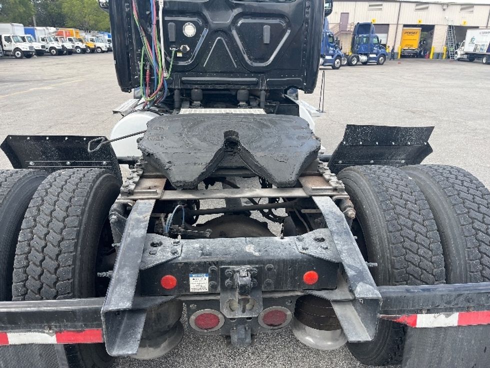 Day Cab Tractor-Heavy Duty Tractors-Freightliner-2019-T12642ST-Medley-FL-271,445\n\t\tmiles-$ 43,000 - Image 6