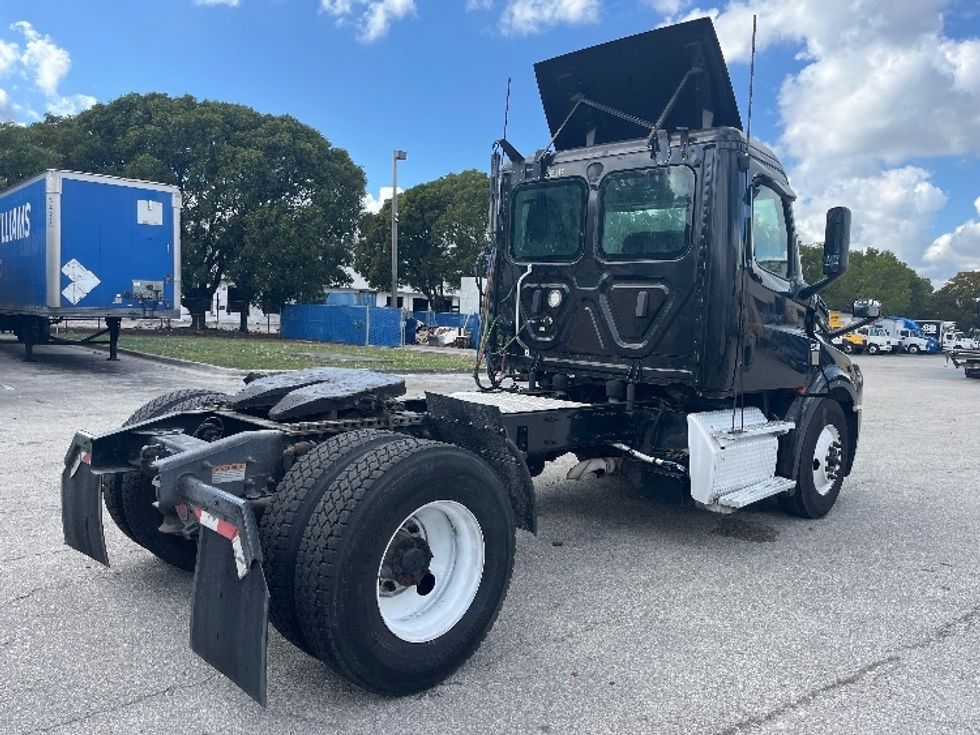 Day Cab Tractor-Heavy Duty Tractors-Freightliner-2019-T12642ST-Medley-FL-271,445\n\t\tmiles-$ 43,000 - Image 7