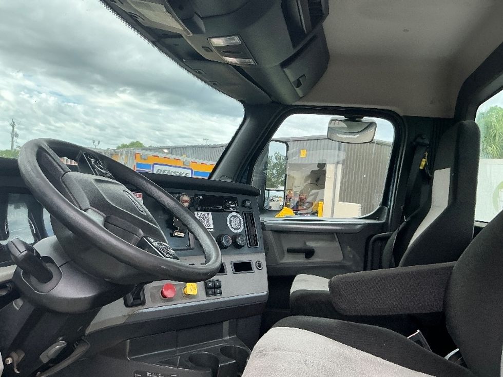 Day Cab Tractor-Heavy Duty Tractors-Freightliner-2019-T12642ST-Medley-FL-273,750\n\t\tmiles-$ 45,750 - Image 10