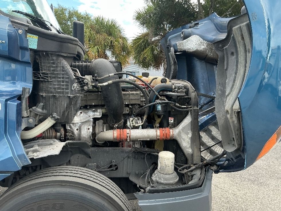 Day Cab Tractor-Heavy Duty Tractors-Freightliner-2019-T12642ST-Medley-FL-273,750\n\t\tmiles-$ 45,750 - Image 15