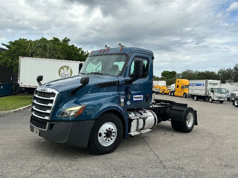 Day Cab Tractor-Heavy Duty Tractors-Freightliner-2019-T12642ST-Medley-FL-273,750\n\t\tmiles-$ 45,750 - Image 3