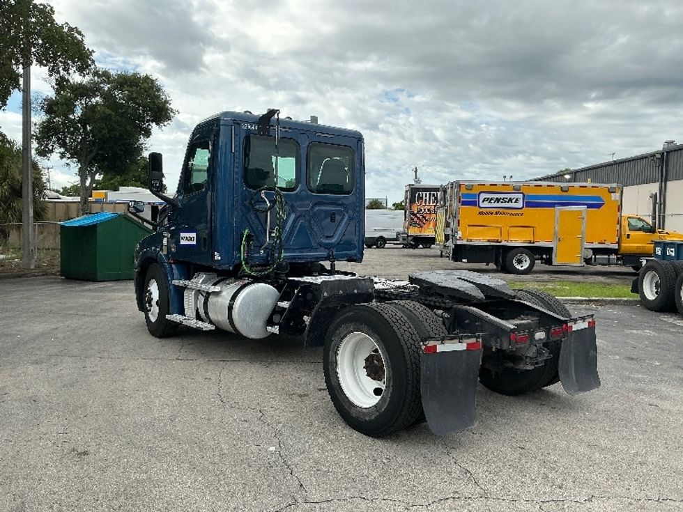 Day Cab Tractor-Heavy Duty Tractors-Freightliner-2019-T12642ST-Medley-FL-273,750\n\t\tmiles-$ 45,750 - Image 5