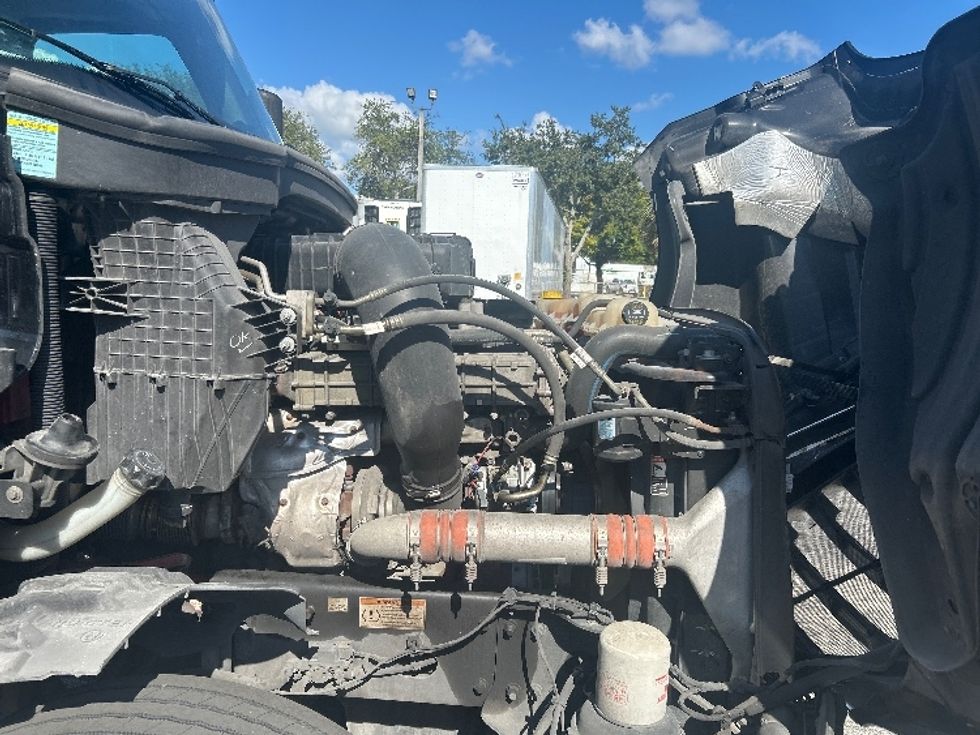 Day Cab Tractor-Heavy Duty Tractors-Freightliner-2019-T12642ST-Medley-FL-288,314\n\t\tmiles-$ 42,000 - Image 15