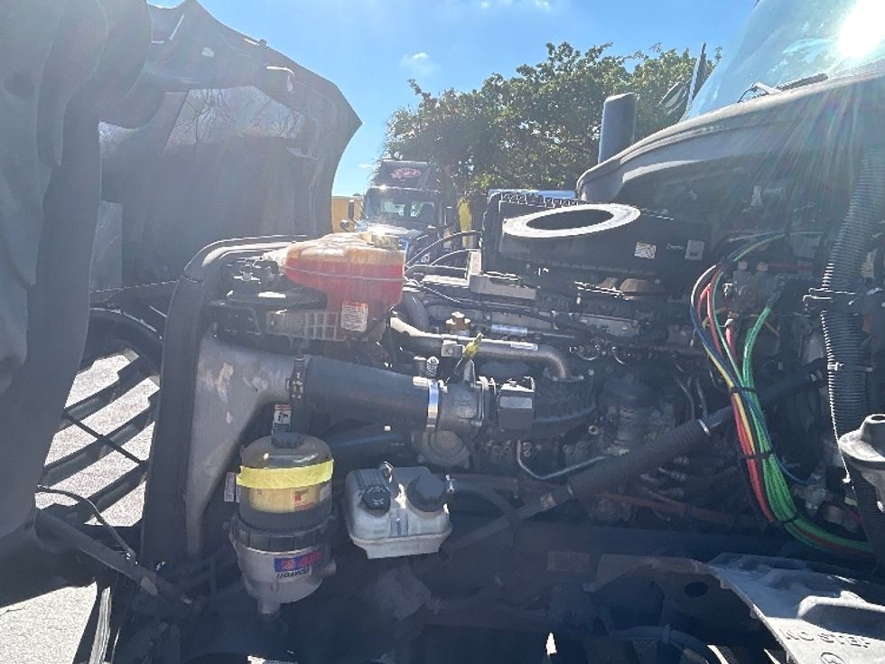 Day Cab Tractor-Heavy Duty Tractors-Freightliner-2019-T12642ST-Medley-FL-288,314\n\t\tmiles-$ 42,000 - Image 16