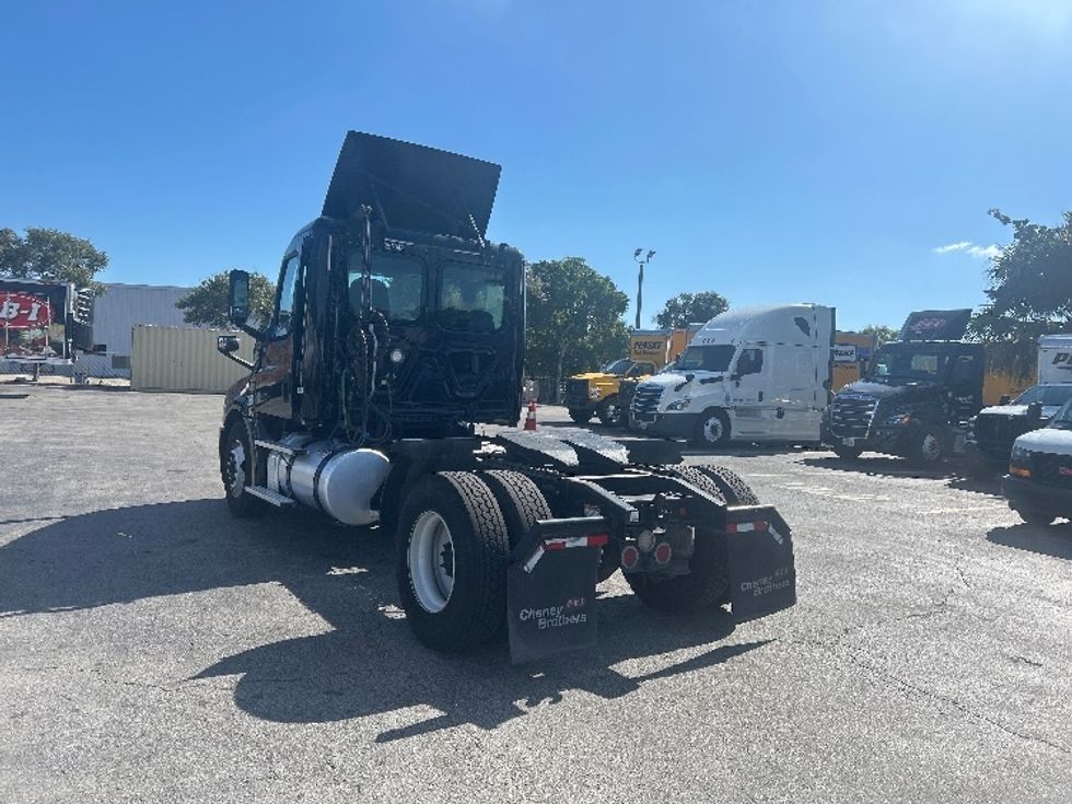 Day Cab Tractor-Heavy Duty Tractors-Freightliner-2019-T12642ST-Medley-FL-288,314\n\t\tmiles-$ 42,000 - Image 5