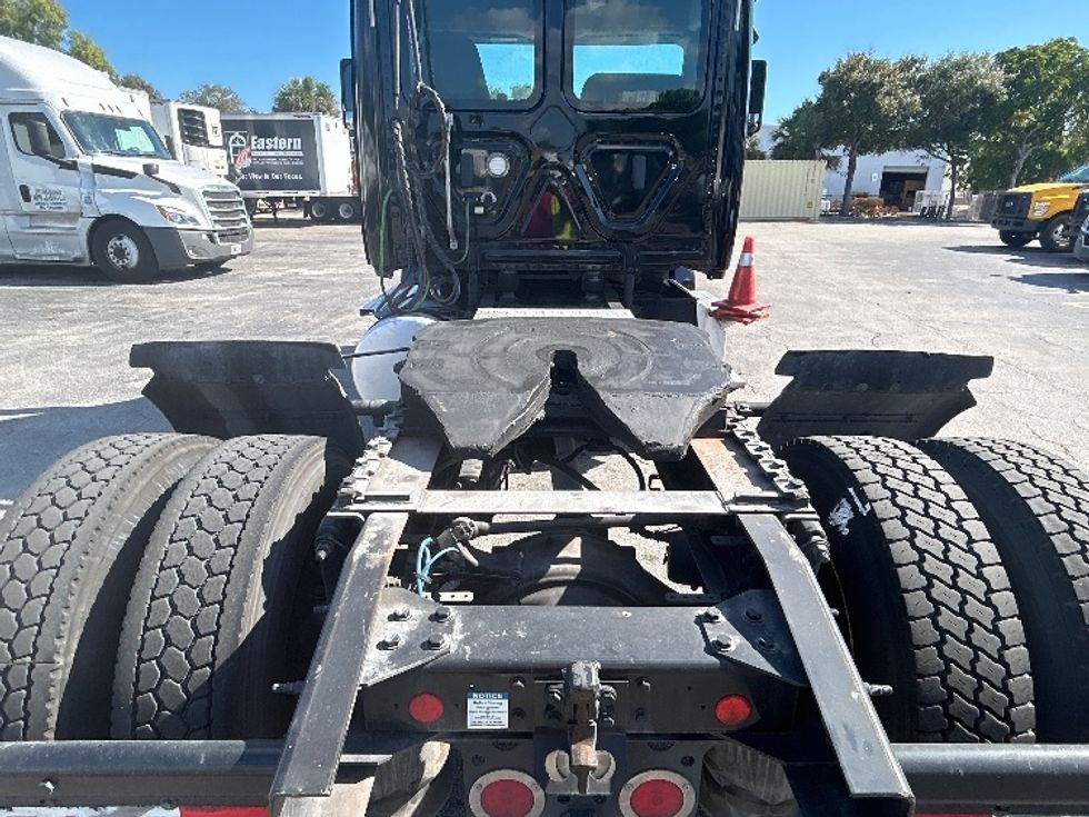 Day Cab Tractor-Heavy Duty Tractors-Freightliner-2019-T12642ST-Medley-FL-288,314\n\t\tmiles-$ 42,000 - Image 6