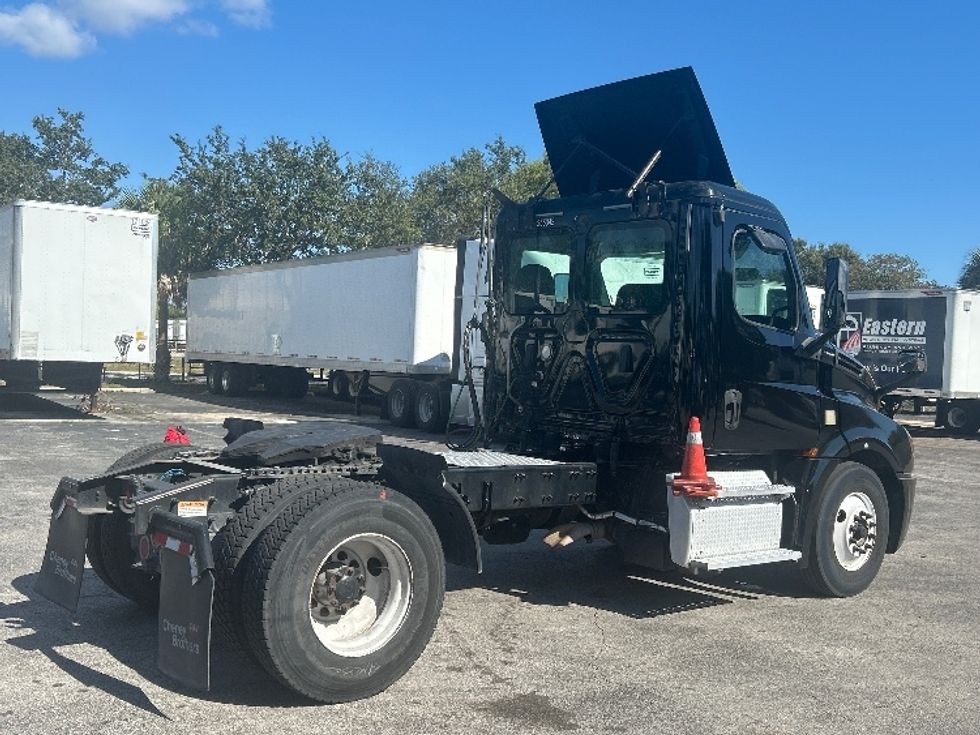 Day Cab Tractor-Heavy Duty Tractors-Freightliner-2019-T12642ST-Medley-FL-288,314\n\t\tmiles-$ 42,000 - Image 7