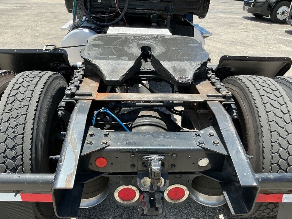 Day Cab Tractor-Heavy Duty Tractors-Freightliner-2019-T12642ST-Medley-FL-316,087\n\t\tmiles-$ 39,250 - Image 6