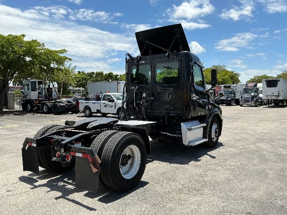 Day Cab Tractor-Heavy Duty Tractors-Freightliner-2019-T12642ST-Medley-FL-316,087\n\t\tmiles-$ 39,250 - Image 7