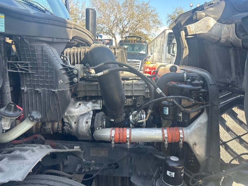 Day Cab Tractor-Heavy Duty Tractors-Freightliner-2019-T12642ST-Medley-FL-328,019\n\t\tmiles-$ 37,750 - Image 15