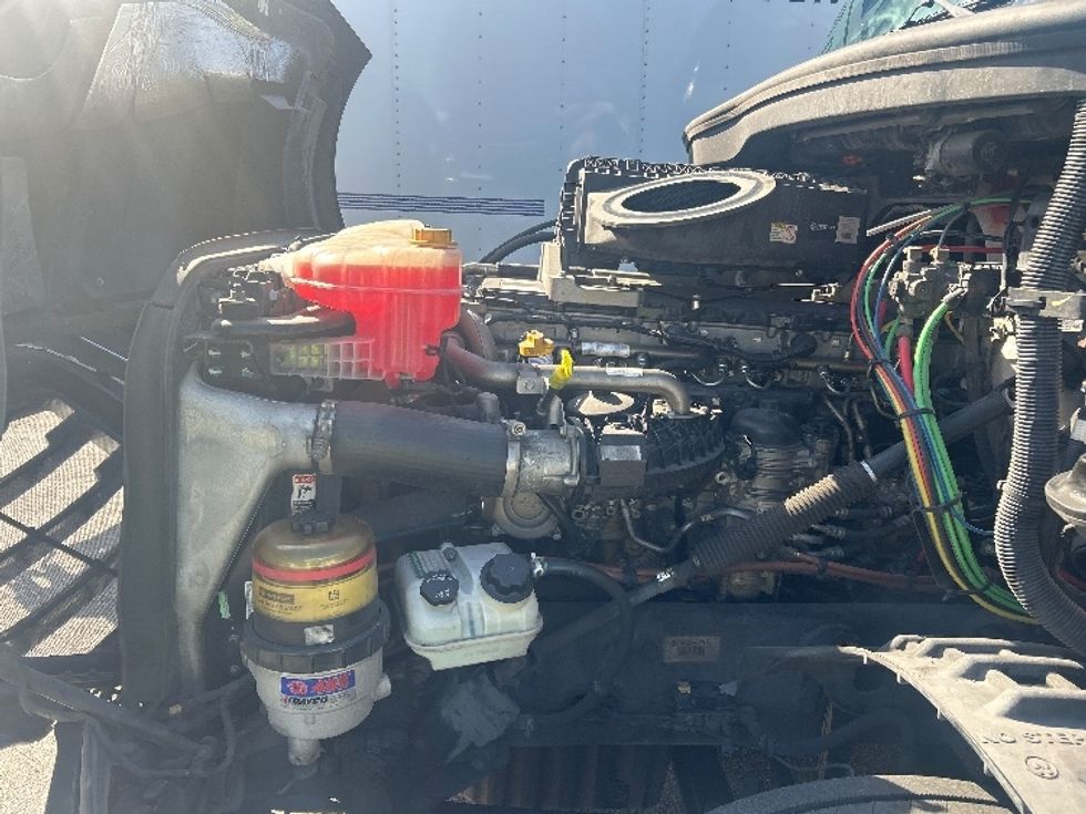 Day Cab Tractor-Heavy Duty Tractors-Freightliner-2019-T12642ST-Medley-FL-328,019\n\t\tmiles-$ 37,750 - Image 16