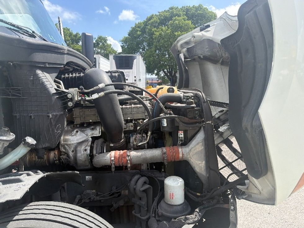 Day Cab Tractor-Heavy Duty Tractors-Freightliner-2019-T12642ST-Medley-FL-346,677\n\t\tmiles-$ 38,750 - Image 15