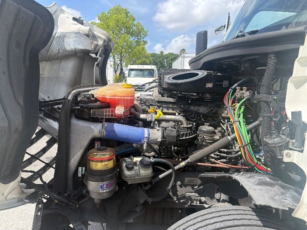 Day Cab Tractor-Heavy Duty Tractors-Freightliner-2019-T12642ST-Medley-FL-346,677\n\t\tmiles-$ 38,750 - Image 16