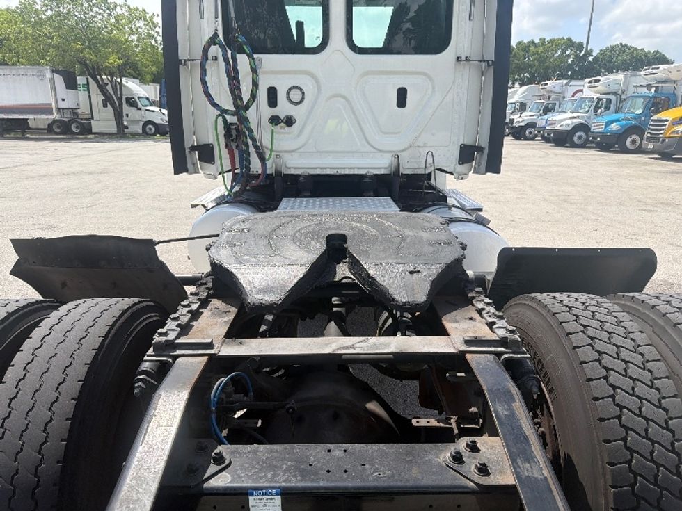 Day Cab Tractor-Heavy Duty Tractors-Freightliner-2019-T12642ST-Medley-FL-346,677\n\t\tmiles-$ 38,750 - Image 6