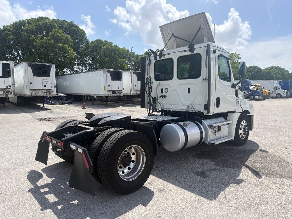 Day Cab Tractor-Heavy Duty Tractors-Freightliner-2019-T12642ST-Medley-FL-346,677\n\t\tmiles-$ 38,750 - Image 7
