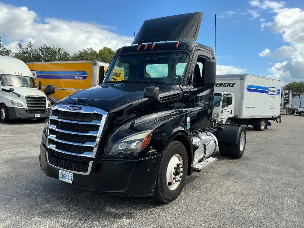 Day Cab Tractor-Heavy Duty Tractors-Freightliner-2019-T12642ST-Medley-FL-362,399\n\t\tmiles-$ 38,000 - Image 3