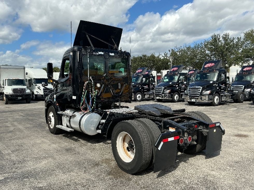 Day Cab Tractor-Heavy Duty Tractors-Freightliner-2019-T12642ST-Medley-FL-362,399\n\t\tmiles-$ 38,000 - Image 5