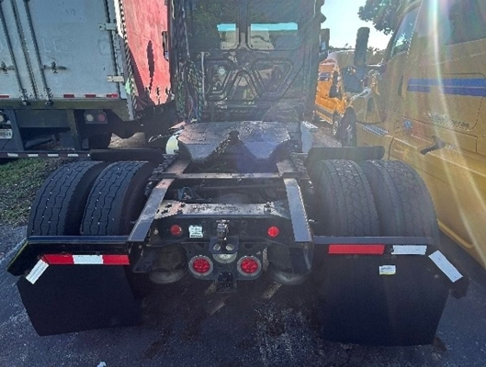 Day Cab Tractor-Heavy Duty Tractors-Freightliner-2019-T12642ST-Medley-FL-362,399\n\t\tmiles-$ 38,000 - Image 6