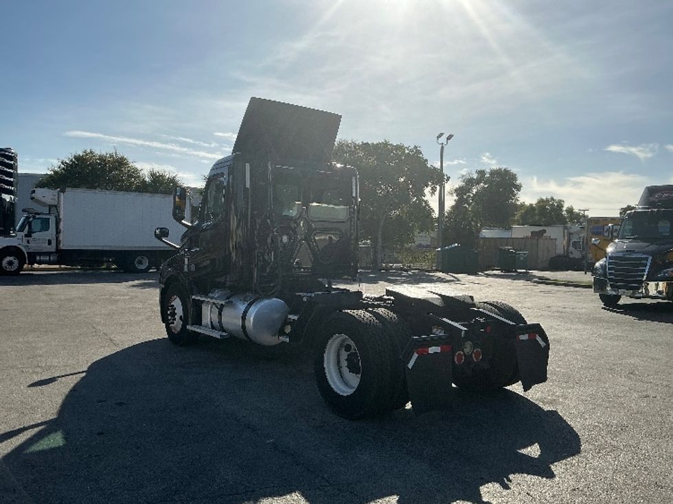 Day Cab Tractor-Heavy Duty Tractors-Freightliner-2019-T12642ST-Medley-FL-380,161\n\t\tmiles-$ 37,000 - Image 5