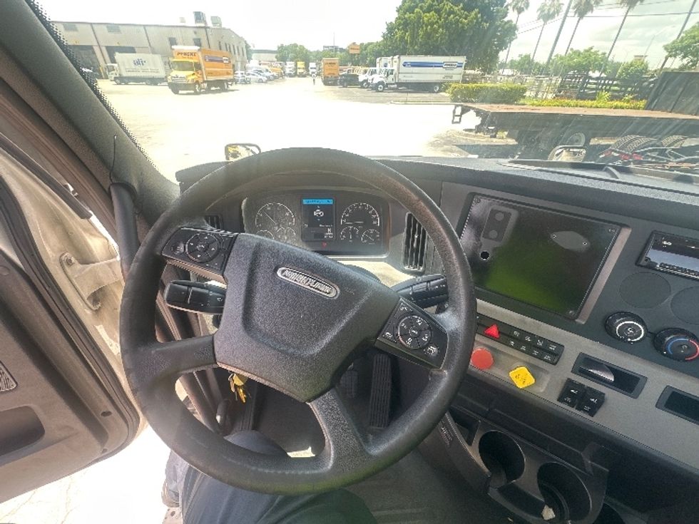 Day Cab Tractor-Heavy Duty Tractors-Freightliner-2019-T12642ST-Medley-FL-403,133\n\t\tmiles-$ 36,000 - Image 11