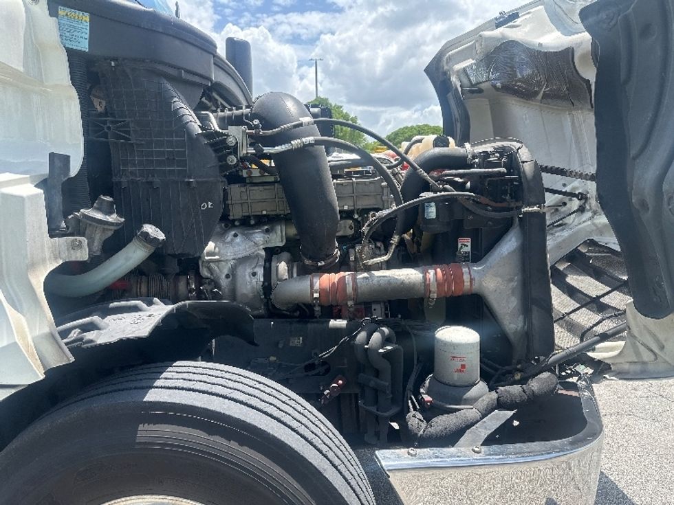 Day Cab Tractor-Heavy Duty Tractors-Freightliner-2019-T12642ST-Medley-FL-403,133\n\t\tmiles-$ 36,000 - Image 12