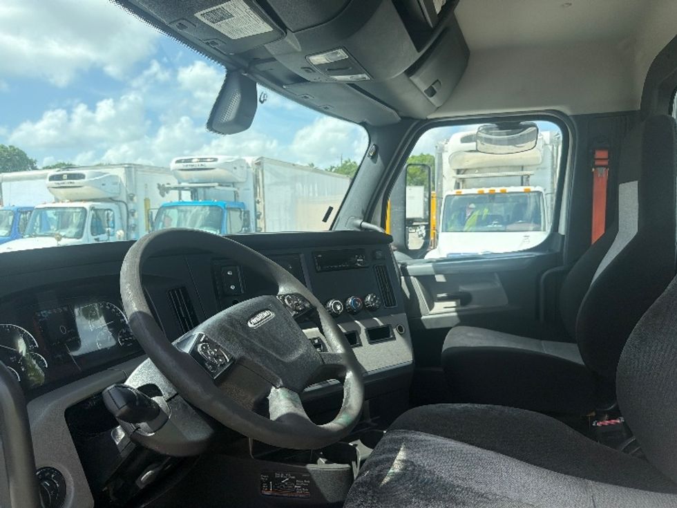 Day Cab Tractor-Heavy Duty Tractors-Freightliner-2019-T12642ST-Medley-FL-506,699\n\t\tmiles-$ 27,000 - Image 10