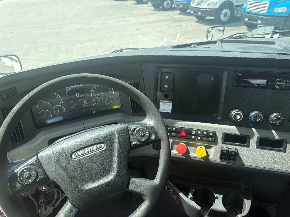 Day Cab Tractor-Heavy Duty Tractors-Freightliner-2019-T12642ST-Medley-FL-506,699\n\t\tmiles-$ 27,000 - Image 11