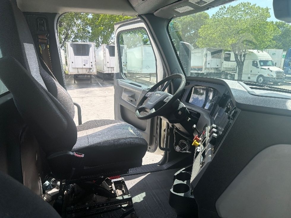 Day Cab Tractor-Heavy Duty Tractors-Freightliner-2019-T12642ST-Medley-FL-506,699\n\t\tmiles-$ 27,000 - Image 14