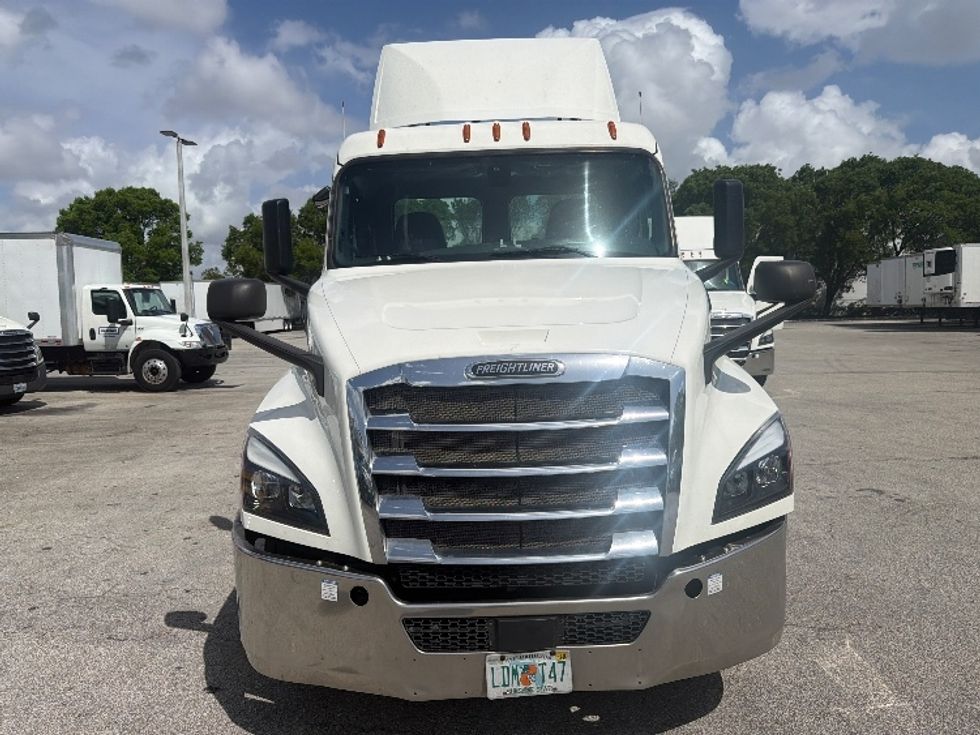 Day Cab Tractor-Heavy Duty Tractors-Freightliner-2019-T12642ST-Medley-FL-506,699\n\t\tmiles-$ 27,000 - Image 2