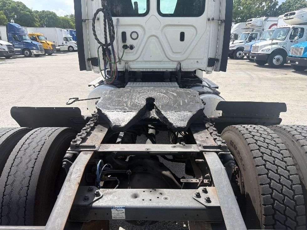 Day Cab Tractor-Heavy Duty Tractors-Freightliner-2019-T12642ST-Medley-FL-506,699\n\t\tmiles-$ 27,000 - Image 6