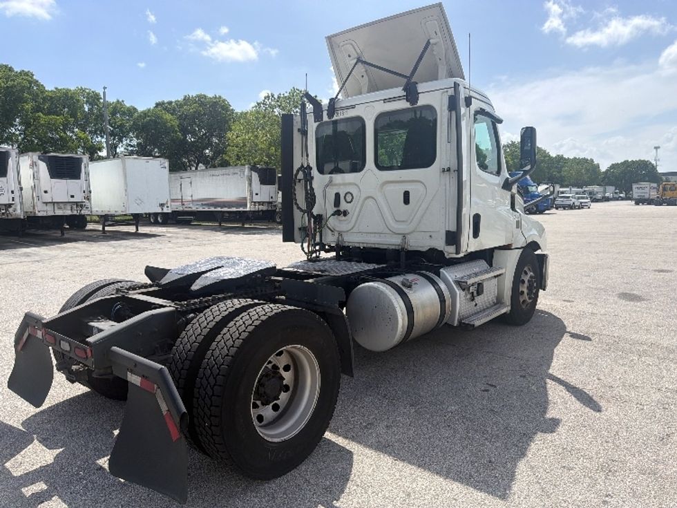 Day Cab Tractor-Heavy Duty Tractors-Freightliner-2019-T12642ST-Medley-FL-506,699\n\t\tmiles-$ 27,000 - Image 7