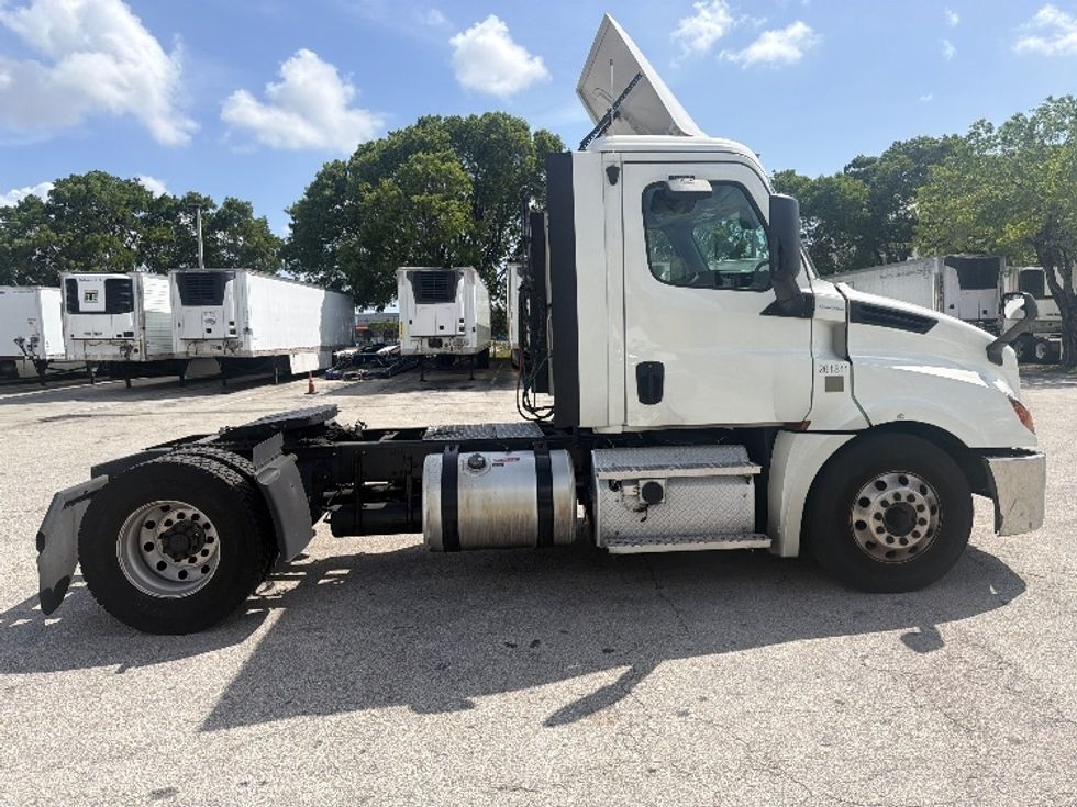 Day Cab Tractor-Heavy Duty Tractors-Freightliner-2019-T12642ST-Medley-FL-506,699\n\t\tmiles-$ 27,000 - Image 8