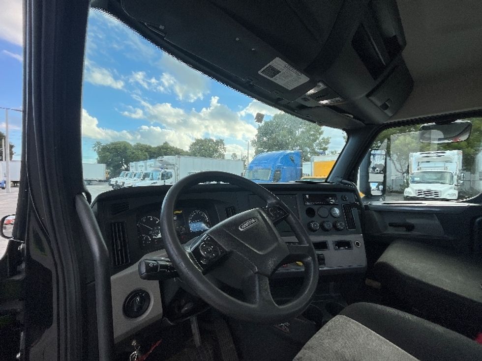 Day Cab Tractor-Heavy Duty Tractors-Freightliner-2019-T12642ST-Medley-FL-86,654\n\t\tmiles-$ 50,250 - Image 10