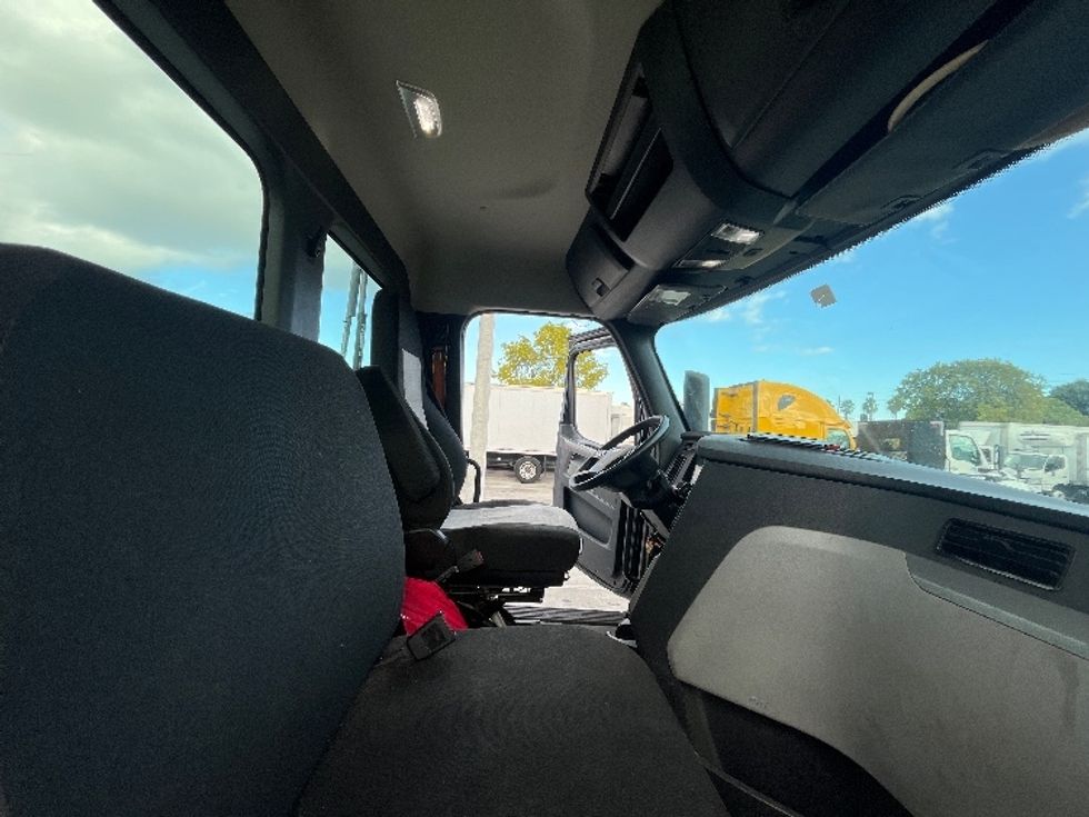 Day Cab Tractor-Heavy Duty Tractors-Freightliner-2019-T12642ST-Medley-FL-86,654\n\t\tmiles-$ 50,250 - Image 14