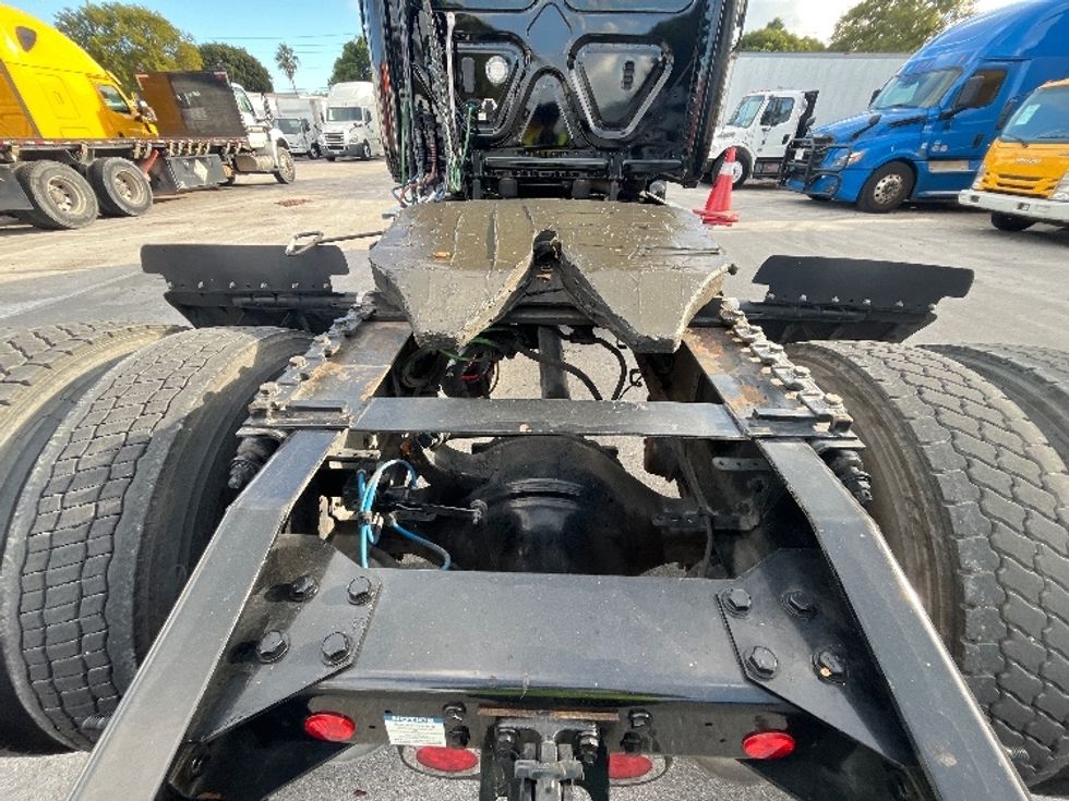 Day Cab Tractor-Heavy Duty Tractors-Freightliner-2019-T12642ST-Medley-FL-86,654\n\t\tmiles-$ 50,250 - Image 6