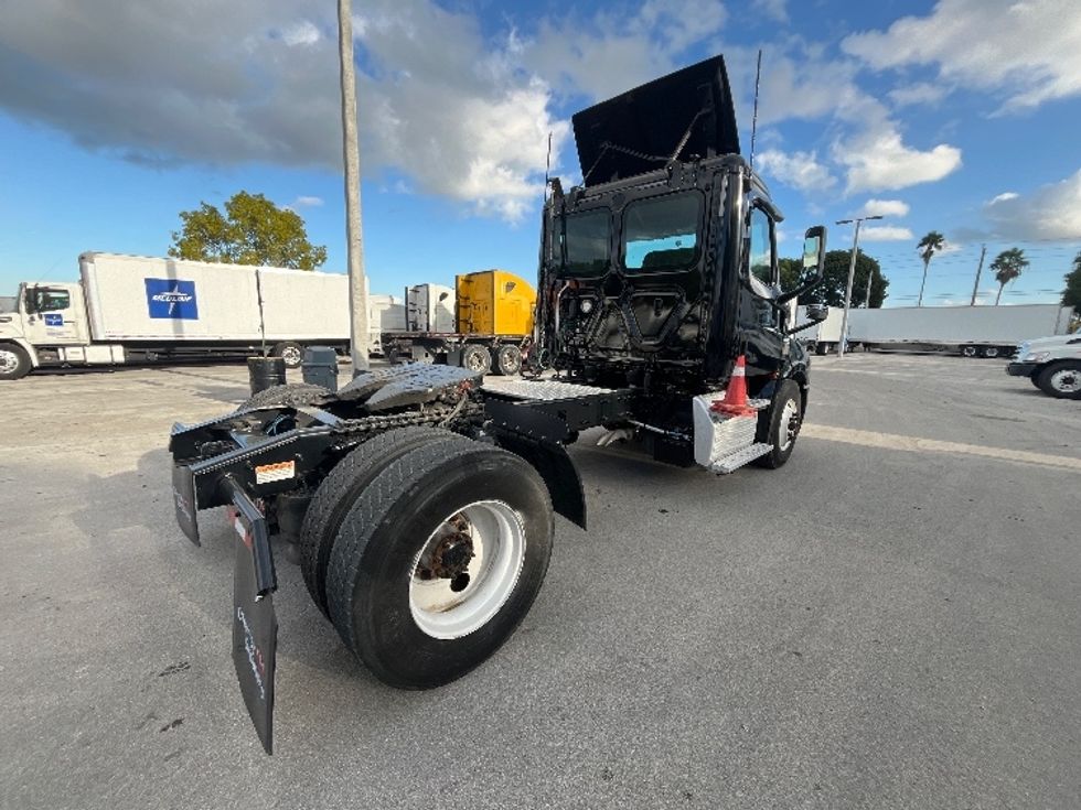 Day Cab Tractor-Heavy Duty Tractors-Freightliner-2019-T12642ST-Medley-FL-86,654\n\t\tmiles-$ 50,250 - Image 7