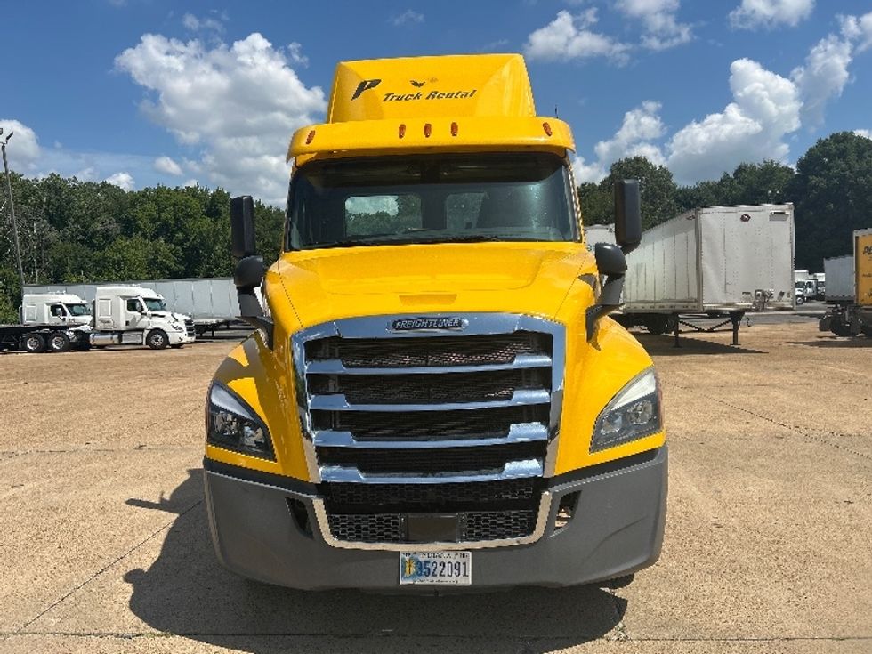 Day Cab Tractor-Heavy Duty Tractors-Freightliner-2019-T12642ST-Memphis-TN-388,042\n\t\tmiles-$ 36,500 - Image 2