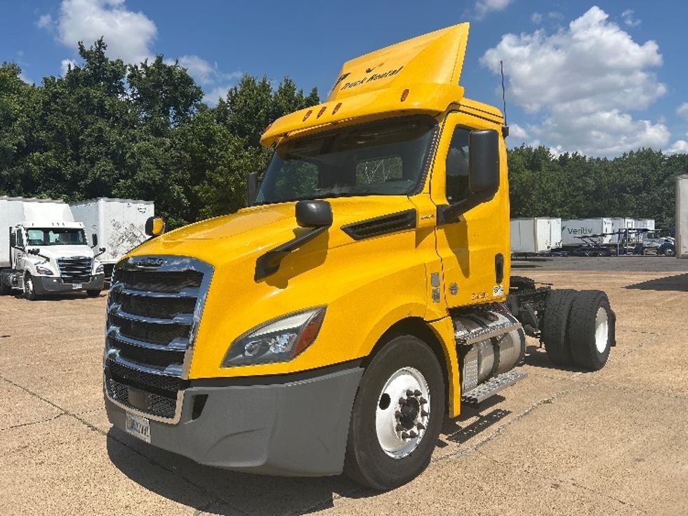 Day Cab Tractor-Heavy Duty Tractors-Freightliner-2019-T12642ST-Memphis-TN-388,042\n\t\tmiles-$ 36,500 - Image 3