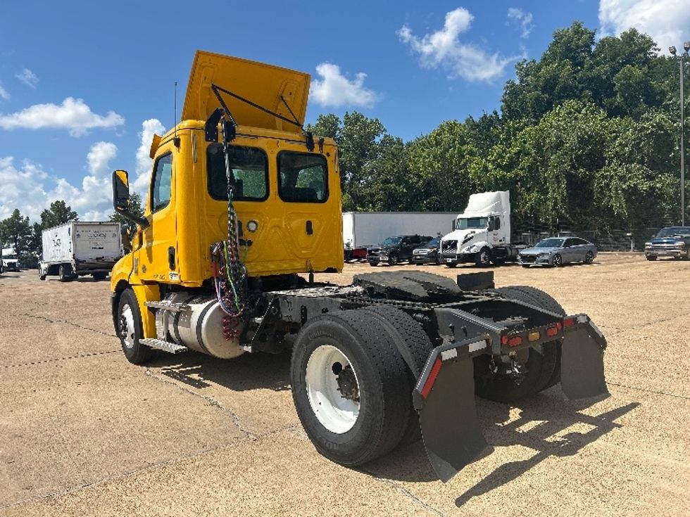 Day Cab Tractor-Heavy Duty Tractors-Freightliner-2019-T12642ST-Memphis-TN-388,042\n\t\tmiles-$ 36,500 - Image 5