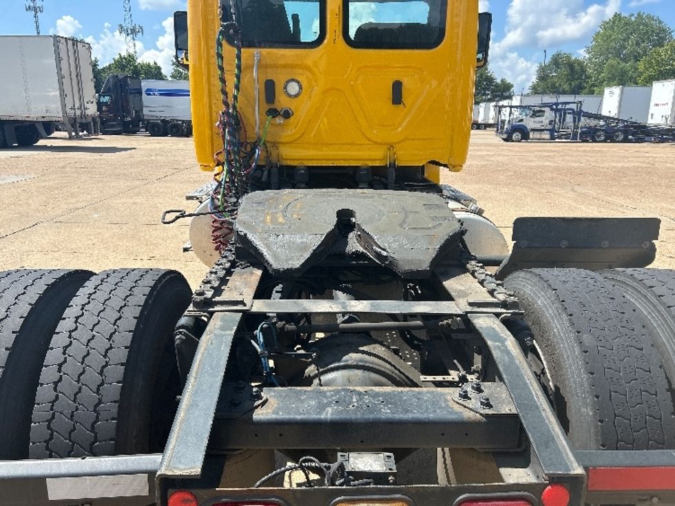 Day Cab Tractor-Heavy Duty Tractors-Freightliner-2019-T12642ST-Memphis-TN-388,042\n\t\tmiles-$ 36,500 - Image 6