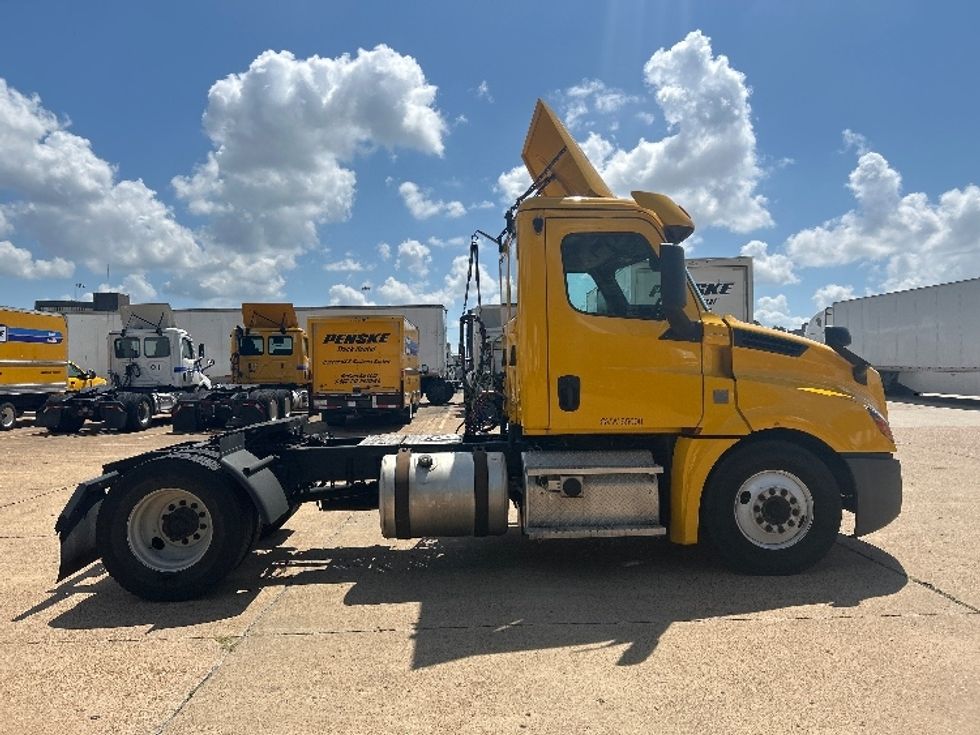 Day Cab Tractor-Heavy Duty Tractors-Freightliner-2019-T12642ST-Memphis-TN-388,042\n\t\tmiles-$ 36,500 - Image 8