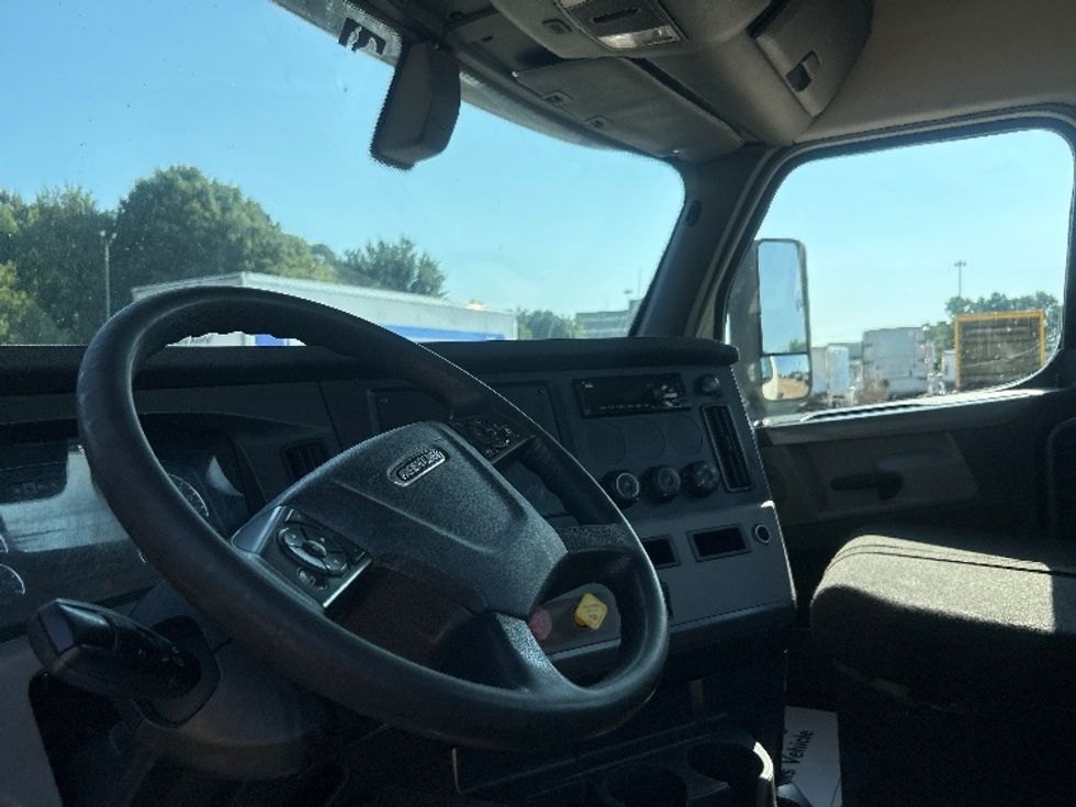 Day Cab Tractor-Heavy Duty Tractors-Freightliner-2019-T12642ST-Memphis-TN-556,931\n\t\tmiles-$ 30,750 - Image 10