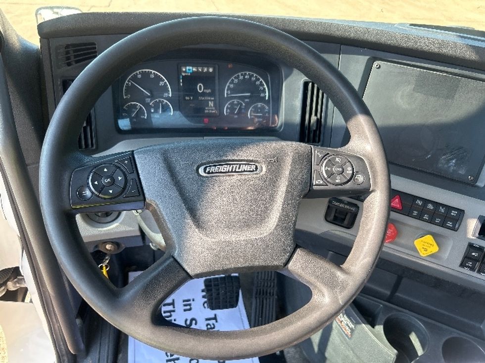 Day Cab Tractor-Heavy Duty Tractors-Freightliner-2019-T12642ST-Memphis-TN-556,931\n\t\tmiles-$ 30,750 - Image 11