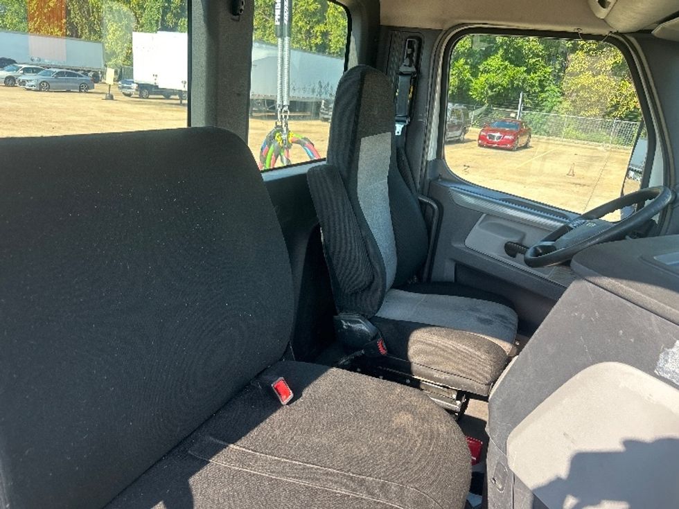 Day Cab Tractor-Heavy Duty Tractors-Freightliner-2019-T12642ST-Memphis-TN-556,931\n\t\tmiles-$ 30,750 - Image 14